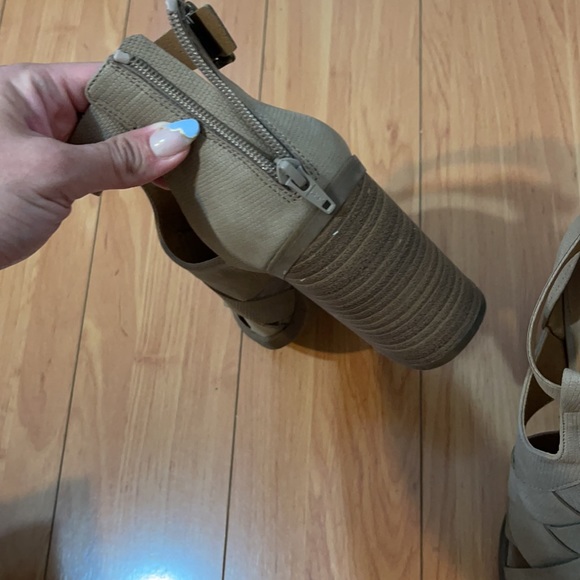 Heels - Picture 5 of 5